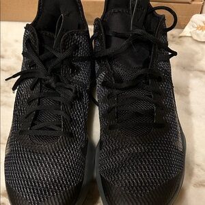 Nike Le Bron witness 6 Men's Black Athletic Shoes size 10